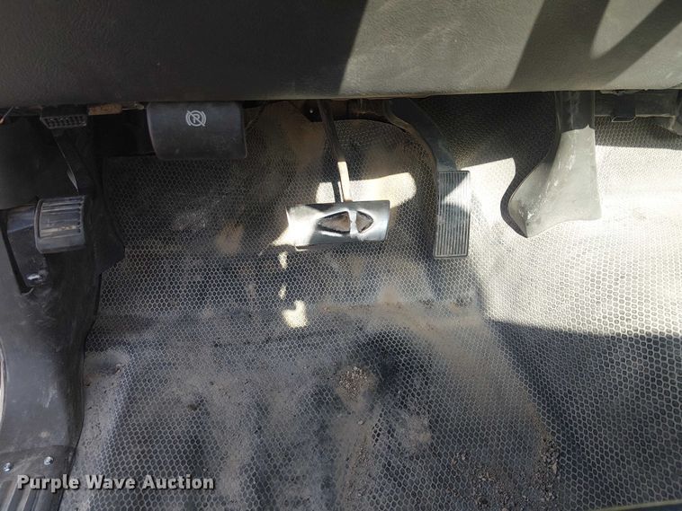 image for item YA2125 2007 Chevrolet Silverado 3500HD pickup truck cab and chassis