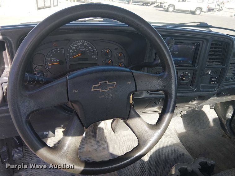 image for item YA2125 2007 Chevrolet Silverado 3500HD pickup truck cab and chassis