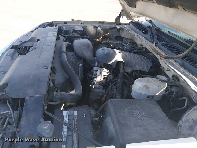 image for item YA2125 2007 Chevrolet Silverado 3500HD pickup truck cab and chassis