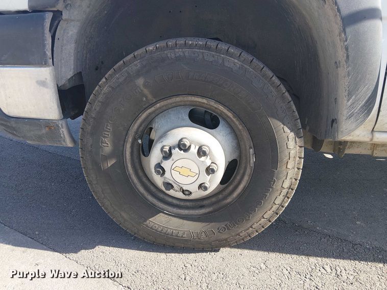 image for item YA2125 2007 Chevrolet Silverado 3500HD pickup truck cab and chassis