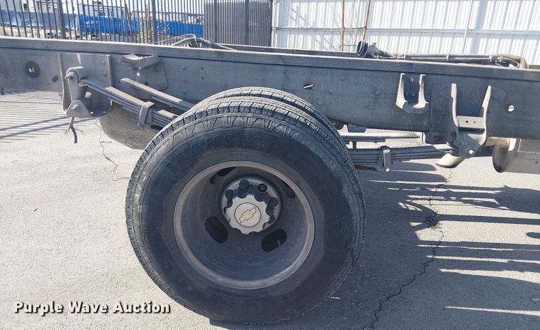 image for item YA2125 2007 Chevrolet Silverado 3500HD pickup truck cab and chassis