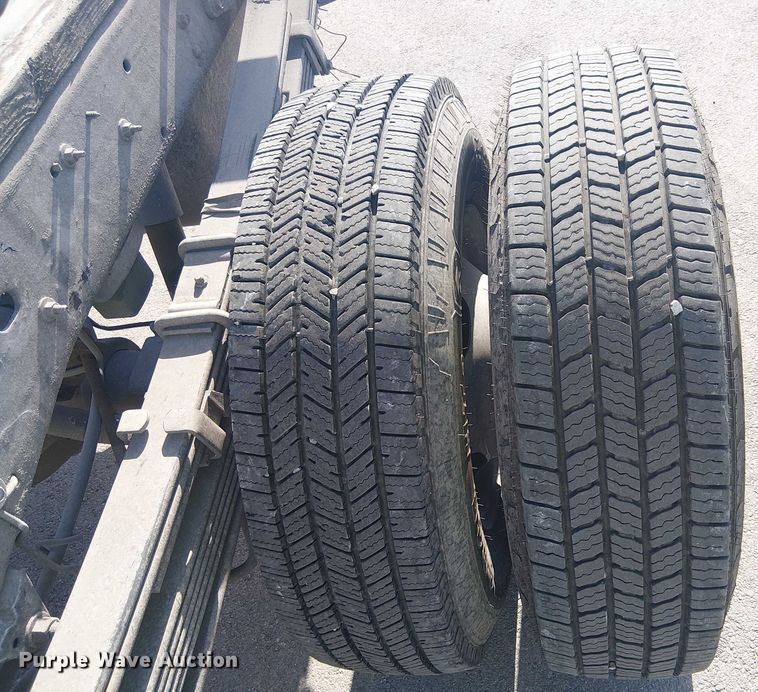 image for item YA2125 2007 Chevrolet Silverado 3500HD pickup truck cab and chassis