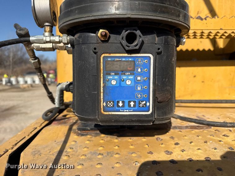 image for item DQ4233 2014 Caterpillar 328D LCR excavator