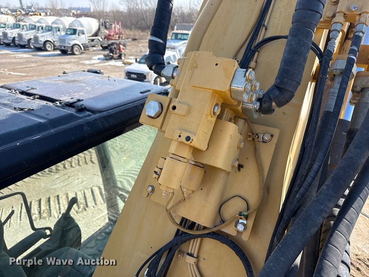 image for item DQ4233 2014 Caterpillar 328D LCR excavator