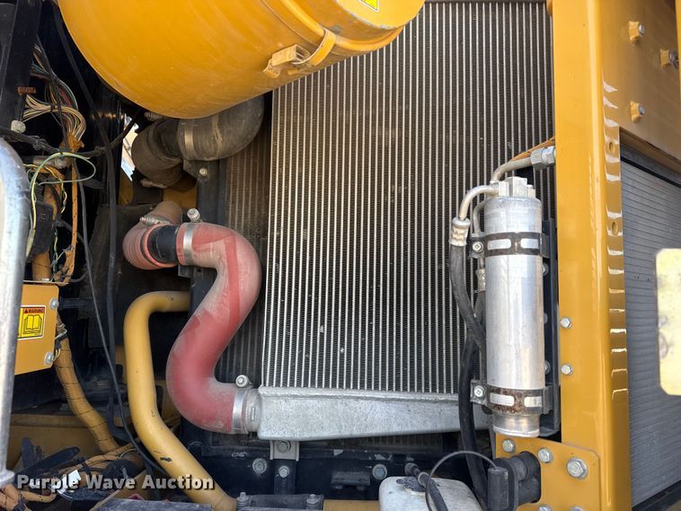 image for item DQ4233 2014 Caterpillar 328D LCR excavator