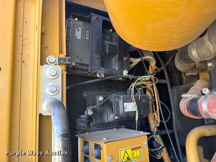 image for item DQ4233 2014 Caterpillar 328D LCR excavator