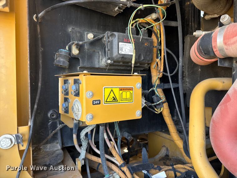 image for item DQ4233 2014 Caterpillar 328D LCR excavator