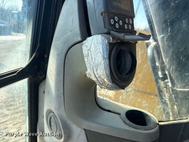 image for item DQ4233 2014 Caterpillar 328D LCR excavator