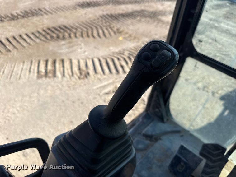 image for item DQ4233 2014 Caterpillar 328D LCR excavator