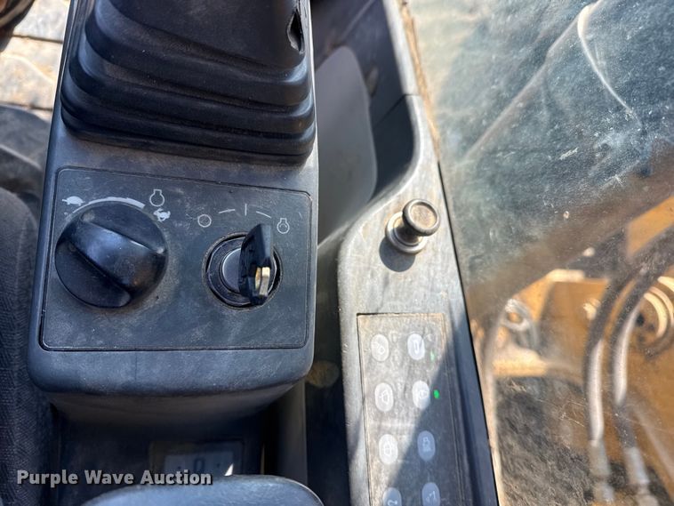 image for item DQ4233 2014 Caterpillar 328D LCR excavator