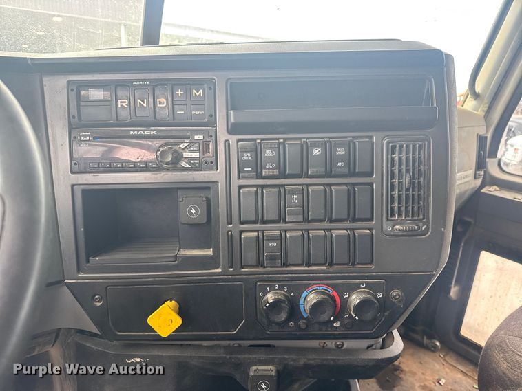 image for item DQ4246 2019 Mack Granite dump truck