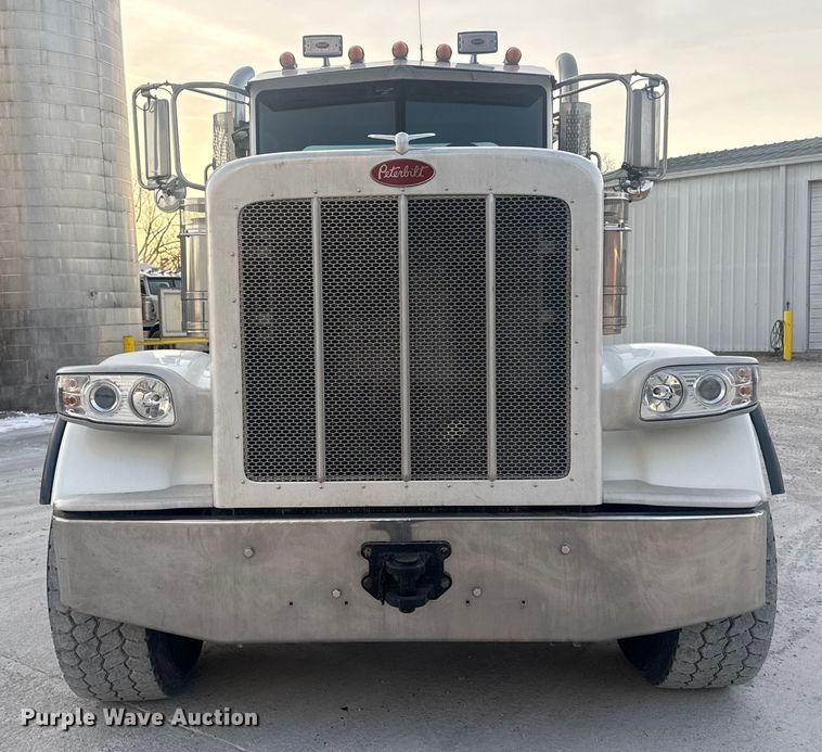 image for item DQ4254 2012 Peterbilt 388 vacuum truck