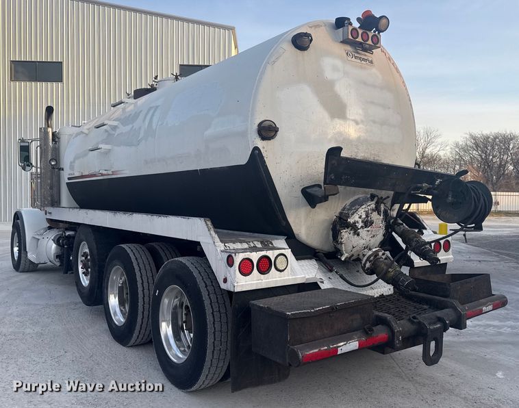image for item DQ4254 2012 Peterbilt 388 vacuum truck
