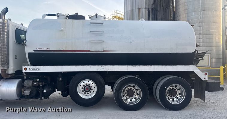 image for item DQ4254 2012 Peterbilt 388 vacuum truck