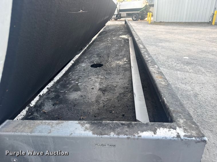 image for item DQ4254 2012 Peterbilt 388 vacuum truck