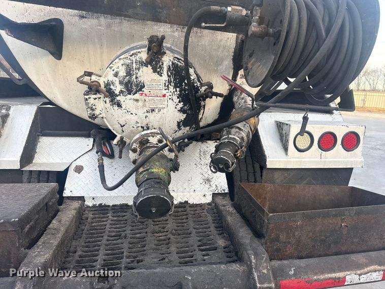 image for item DQ4254 2012 Peterbilt 388 vacuum truck