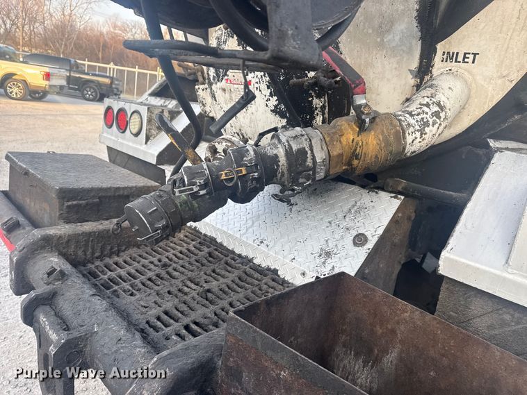 image for item DQ4254 2012 Peterbilt 388 vacuum truck