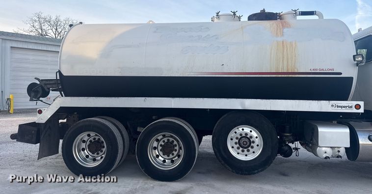 image for item DQ4254 2012 Peterbilt 388 vacuum truck