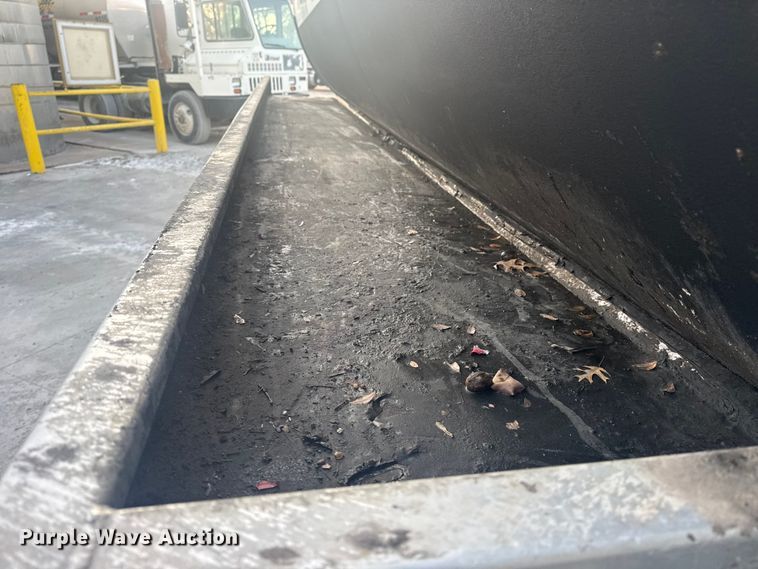 image for item DQ4254 2012 Peterbilt 388 vacuum truck