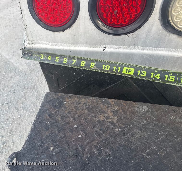 image for item DQ4254 2012 Peterbilt 388 vacuum truck