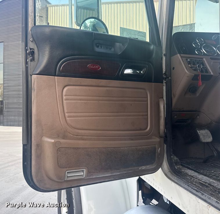 image for item DQ4254 2012 Peterbilt 388 vacuum truck