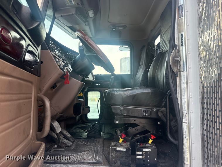 image for item DQ4254 2012 Peterbilt 388 vacuum truck