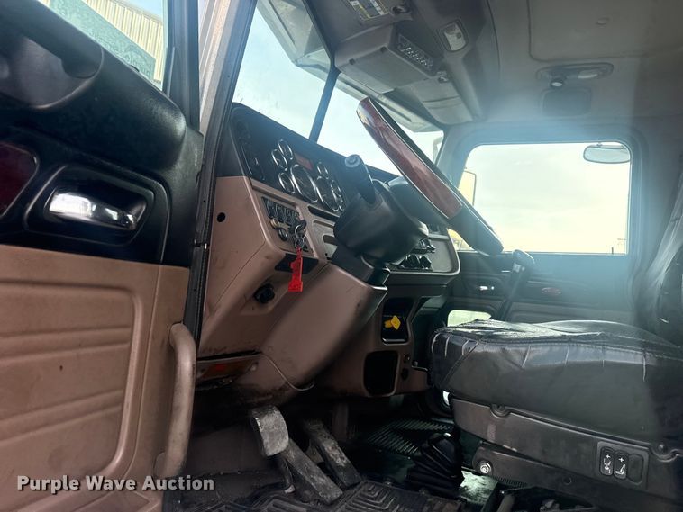 image for item DQ4254 2012 Peterbilt 388 vacuum truck