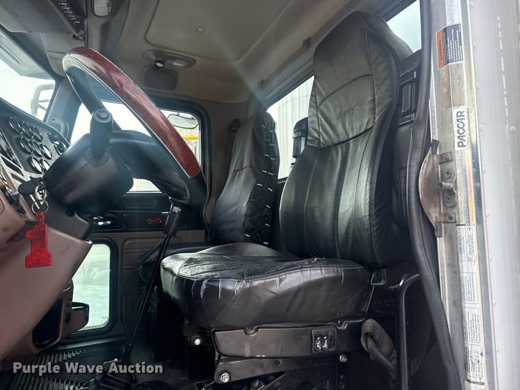 image for item DQ4254 2012 Peterbilt 388 vacuum truck