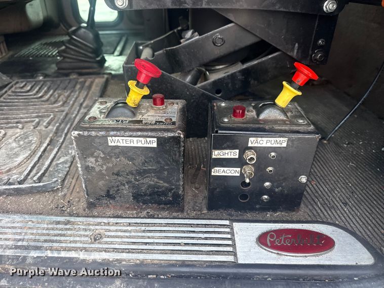 image for item DQ4254 2012 Peterbilt 388 vacuum truck