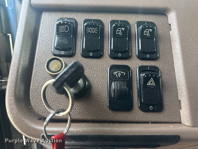 image for item DQ4254 2012 Peterbilt 388 vacuum truck