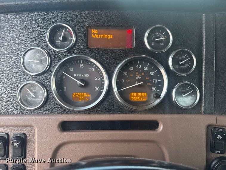 image for item DQ4254 2012 Peterbilt 388 vacuum truck