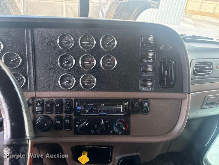 image for item DQ4254 2012 Peterbilt 388 vacuum truck