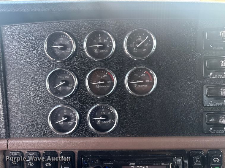 image for item DQ4254 2012 Peterbilt 388 vacuum truck