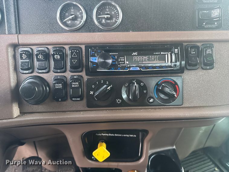 image for item DQ4254 2012 Peterbilt 388 vacuum truck