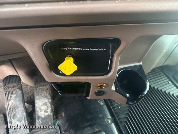 image for item DQ4254 2012 Peterbilt 388 vacuum truck