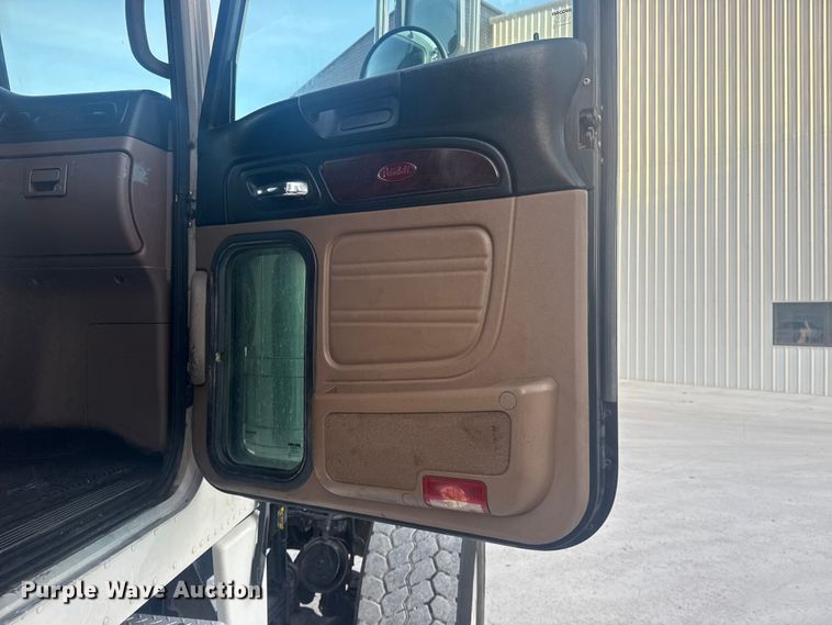 image for item DQ4254 2012 Peterbilt 388 vacuum truck