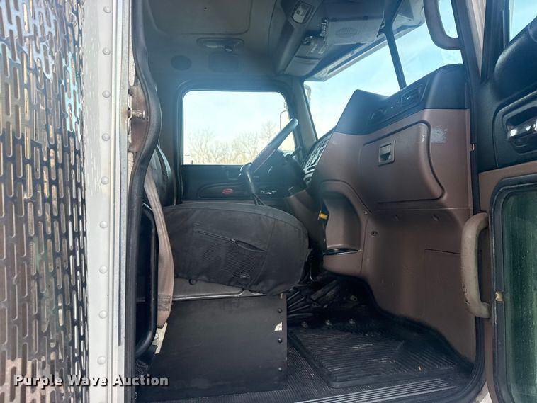 image for item DQ4254 2012 Peterbilt 388 vacuum truck