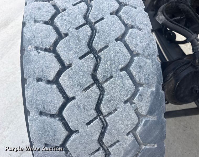 image for item DQ4254 2012 Peterbilt 388 vacuum truck