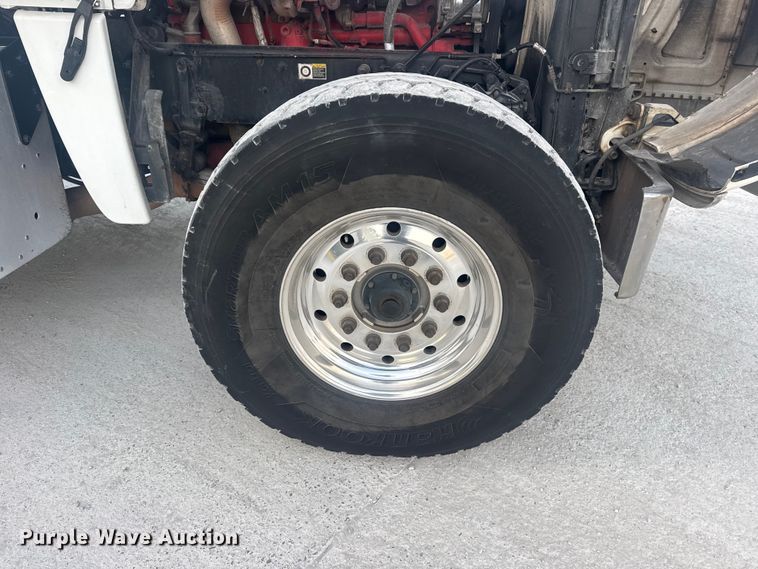 image for item DQ4254 2012 Peterbilt 388 vacuum truck