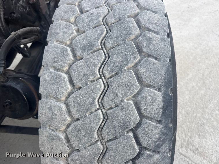 image for item DQ4254 2012 Peterbilt 388 vacuum truck