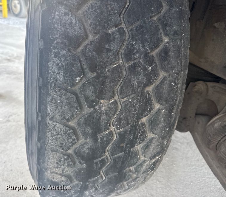 image for item DQ4254 2012 Peterbilt 388 vacuum truck