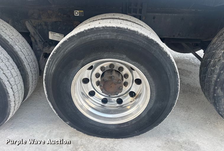 image for item DQ4254 2012 Peterbilt 388 vacuum truck