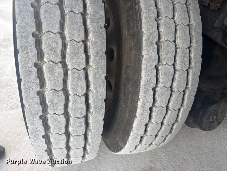 image for item DQ4254 2012 Peterbilt 388 vacuum truck