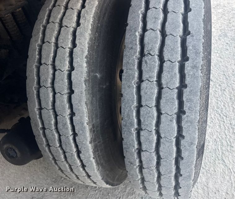 image for item DQ4254 2012 Peterbilt 388 vacuum truck