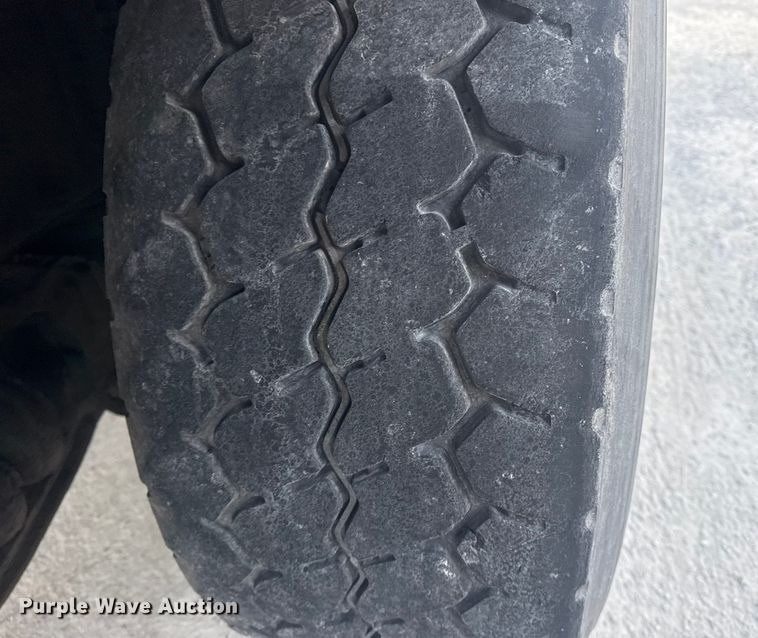 image for item DQ4254 2012 Peterbilt 388 vacuum truck