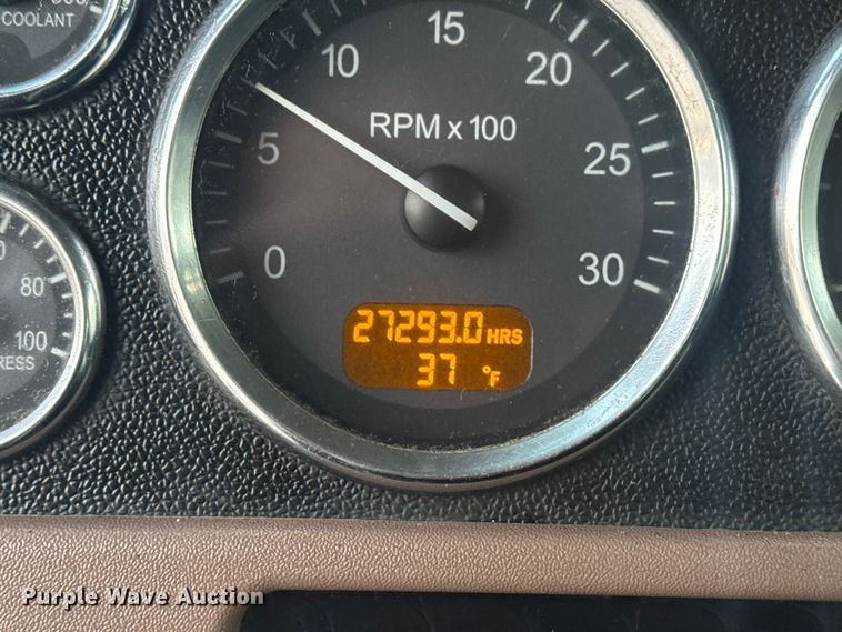 image for item DQ4254 2012 Peterbilt 388 vacuum truck