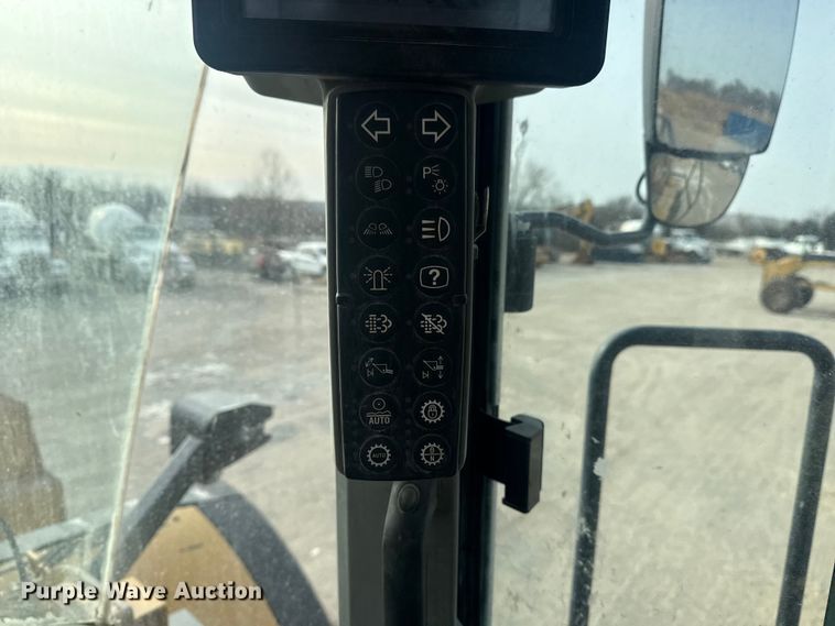 image for item DQ4342 2017 Caterpillar 982M wheel loader