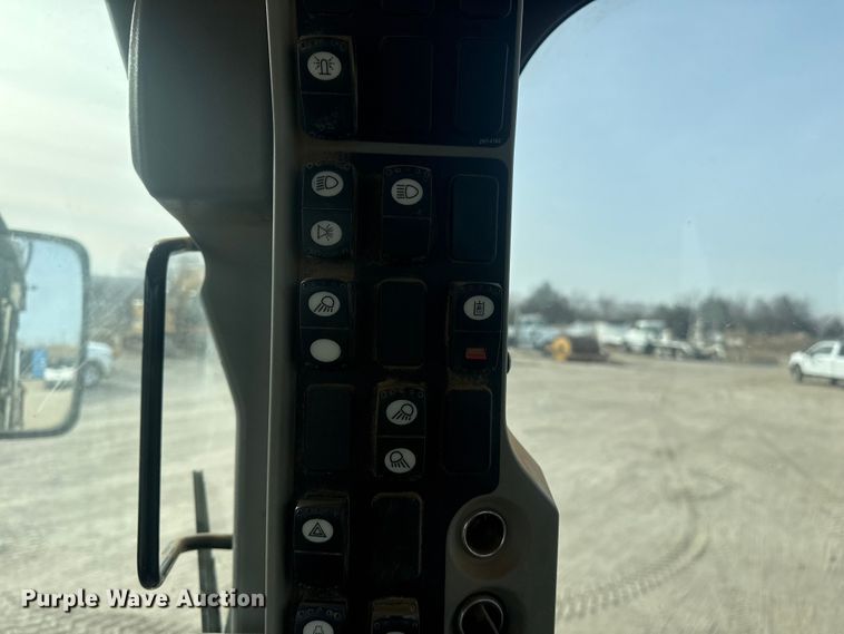 image for item DQ4343 2009 Caterpillar 160M motor grader