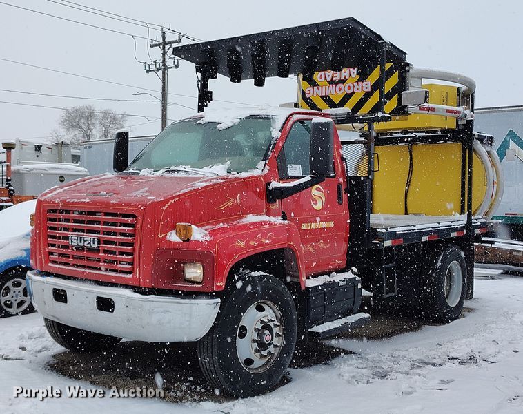 image for item DT0877 2005 Isuzu H6500 flatbed truck with crash attenuator