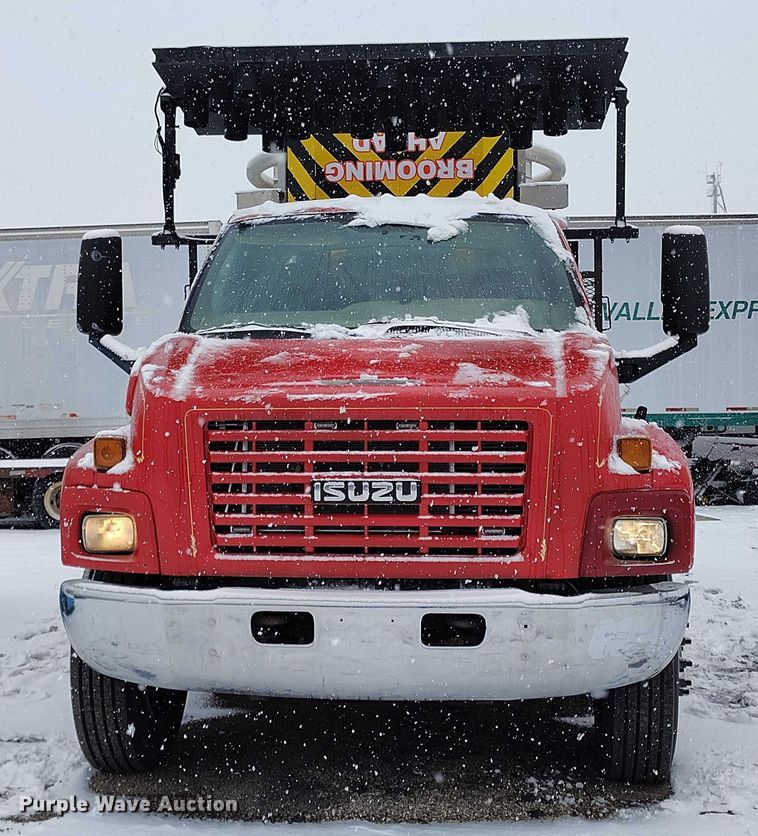 image for item DT0877 2005 Isuzu H6500 flatbed truck with crash attenuator